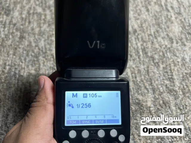 كاميرا كانون 5D Mark 4 مع كامل ملحقاتها