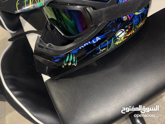 للبيع خوذه مع سيفتي مو مستعملين