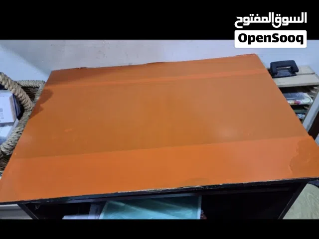 مكتب دراسي مع كرسي