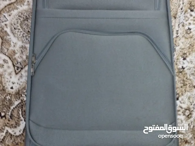 شنط سفر منوسطة الحجم