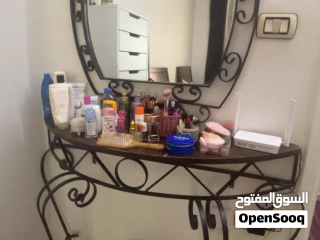 تواليت مكياج حديد للبيع