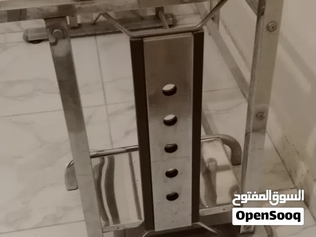 مكتب زجاج بحالة ممتازة للبيع