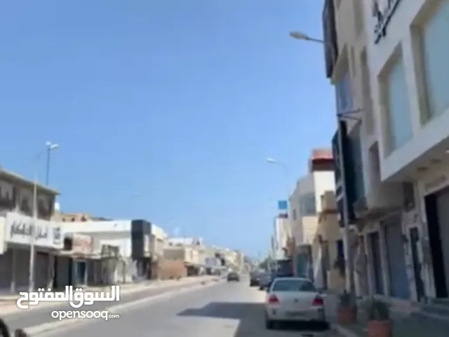 مبني استثماري تجاري دورين وملحق للبيع في مدينة طرابلس منطقة قرقارش علي طريق الرئيسي