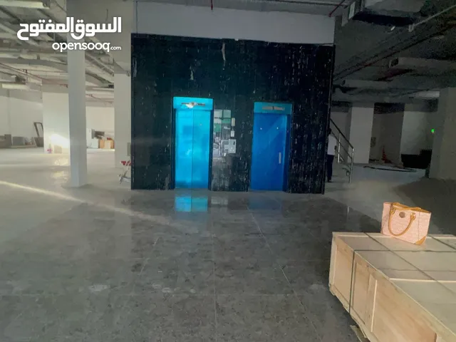 للإيجار صالة تجارية كبيرة في عجمان النخيل1 بمساحة 9000 قدم تصلح أي نشاط تجاري في الطابق الثاني نادي