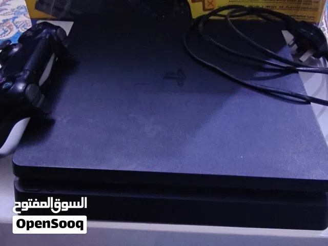 بلي4 مستعمل النضافة فوول مع يد اصليه مع كامل ملحقاته ويجي بكارتونته الاصليه السعر250 وبي مجال بسيط