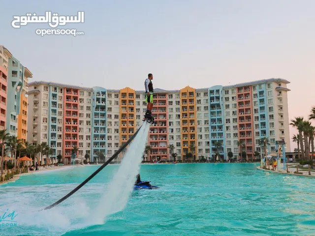 شاليه فيو عالمين جديده با أميز لوكيشان فيو مفتوح جولف مارينا بحيره صناعيه وحمام سباحه بفيو مميز جدا