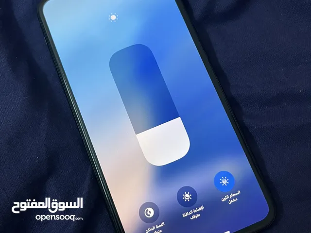 ايفون 11 برو ماكس 64 جيجا بطارية 74 وكالة حبه نخب  Iphone 11 pro max 64gb 74 battery like new