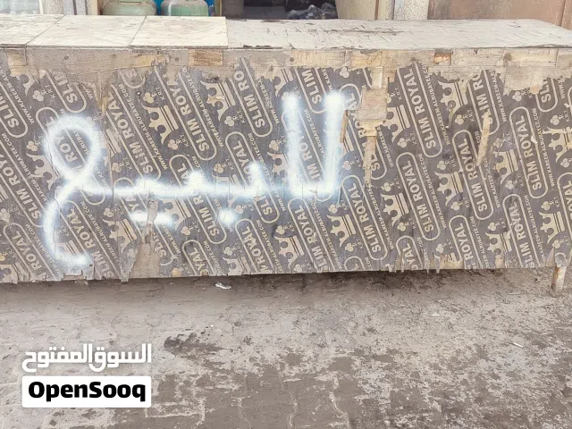 ميز عرض للبيع