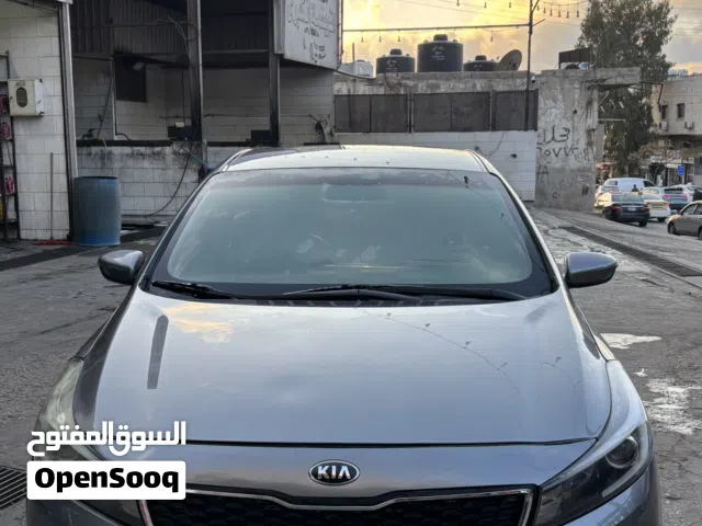 2017 كيا سيراتو Standard