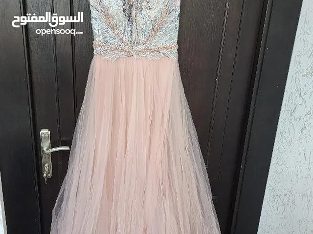 فستان للبيع من محلات الكردي سعر قابل للتفاوض