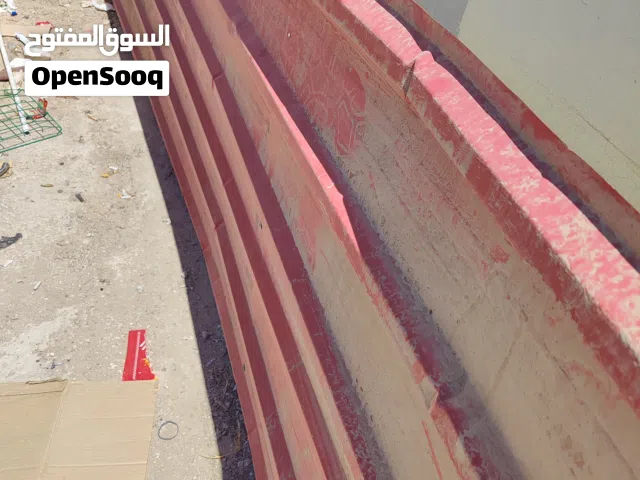 لوح زينكو واحد 4 طول عرض 110كامل. واخرى 6 قطع متر بمتر.