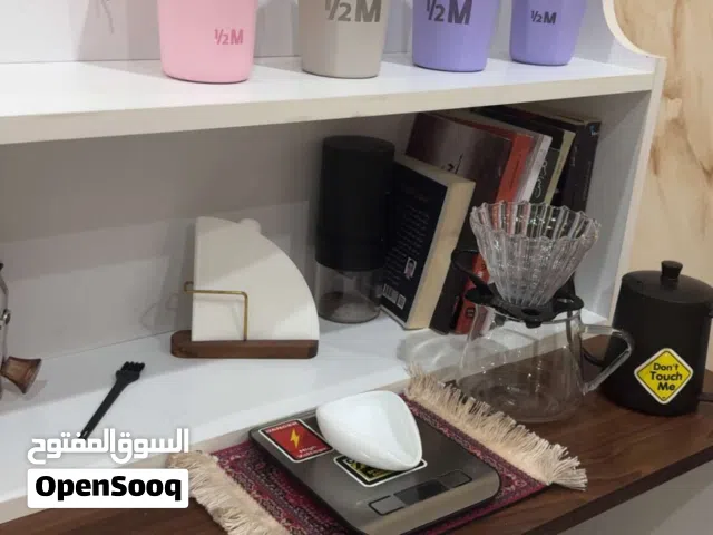 بار قهوه كبير نضيف جدا لوم يتم استعامله كثير