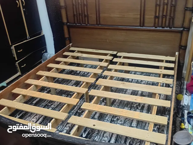 تخت مجوز خشب زان بدون فرشه  ام النواره  السعر 40 دينار من الاخر