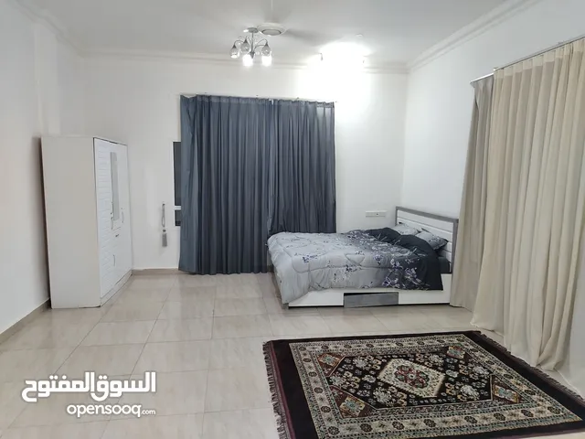 غرف مفروشه للايجار الشهري واليومي الموالح الجنوبية والخوض مفروشه كامل قريب من الخدمات الاسعار مناسبه