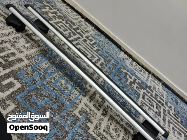 طقم قواعد سقف (Roof Rack) بحالة ممتازة ألمنيوم - طول 120 سم أصلي وليس تجاري (شركة Thule السويدية)