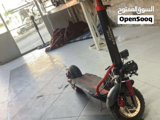 سكوتر مستعمل موديل 2023 بمحرك 250 سي سي بحالة جيدة