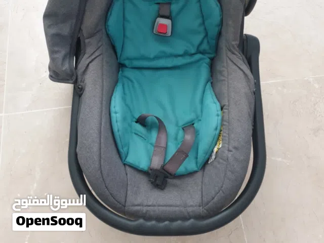 كرسي طفل مع حامل طفل