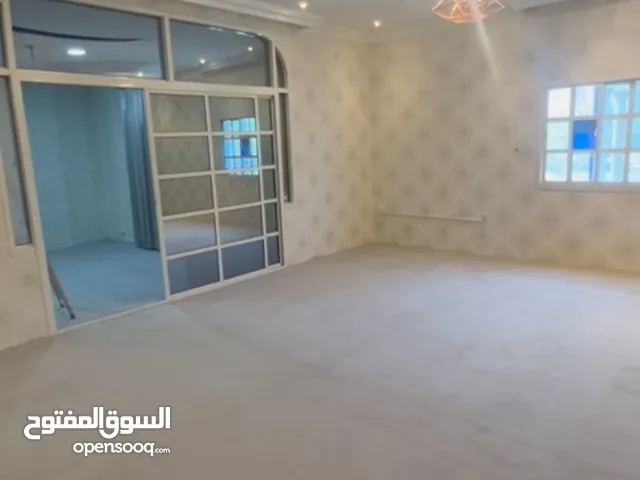 شقق الدفنة غرفه وصالة كبيرة وحمام كبير ومطبخ