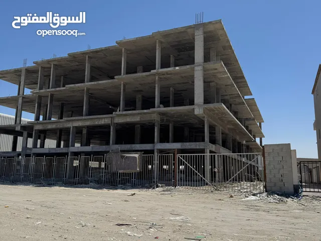 للبيع مبنى صناعي تجاري غير مكتمل في المعامير الصناعية بناء أسود فقط مساحة الأ