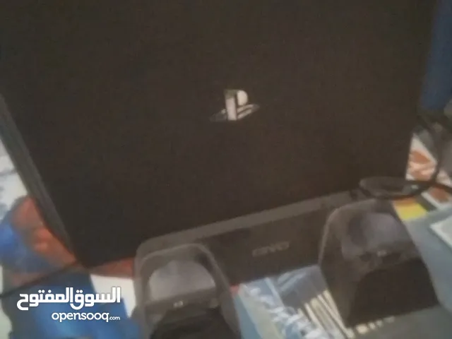 بليستيشن فور برو مستعمل استعمال خفيف اخو الجديد نضيف ولا خدش بعده عليه ستكر الووكاله