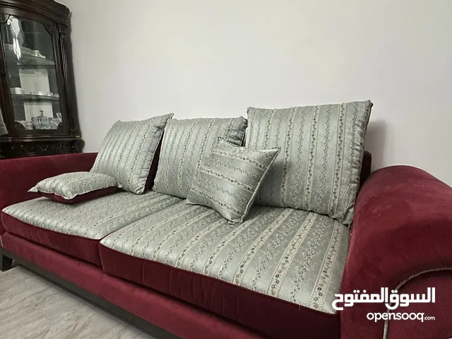 كنب ملوك، مو لأي أحد...خشب زان،وقيمته تبرّر سعره