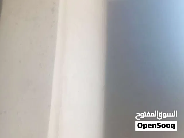 انا صنايعي مبيض محارة مقيم بالقاهرة شاطر وخبره في جميع شغل المحاره والتشطيبات