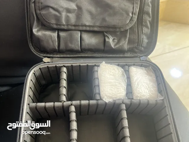 عدة رموش كامله للبيع مع عدة رفع الرموش كامله مع الحقيبه الخاصه فيهم جداد غير مستخدمين