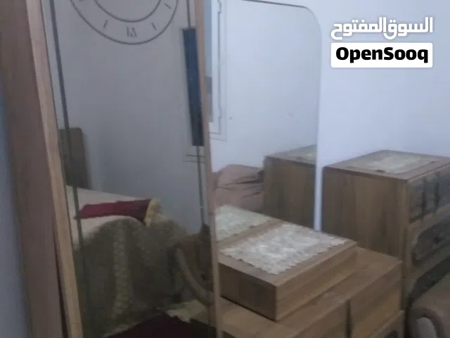غرفه نوم زوجية تحتاج لصيانه في تاجوراء