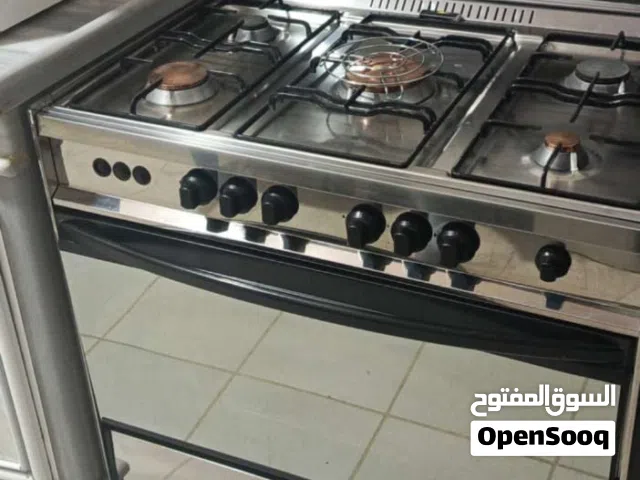 فرن شغال فوق وتجت وجميع العيون بحالة الجديد للبيع بسعر 75 دينار نهائي
