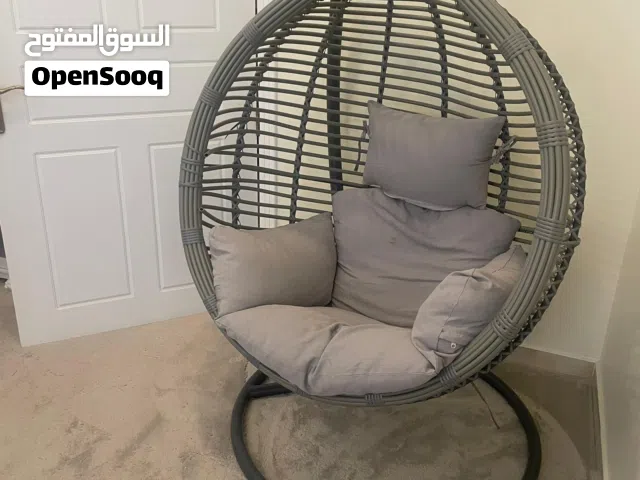 كرسي هزاز شبه جديد غير مستخدم لي داخل البيت او لحديقة المنزل التواصل علي