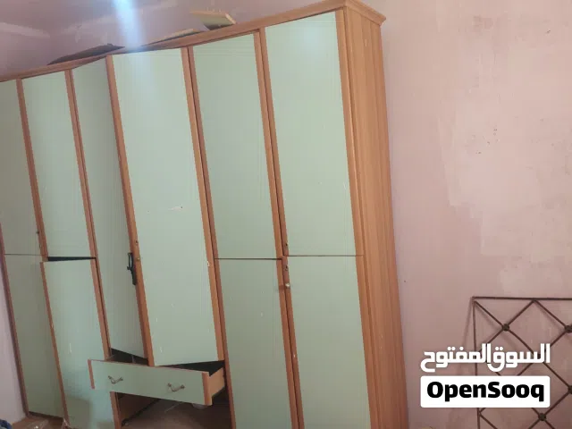 دولاب لوح صحيح و كراسي