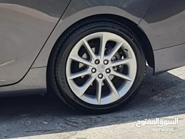 جنط لكزس مقاس 17 الجنط خالي من الكسور او الشعور دهانه نضيف فيه كم نكشه غير واضحات عليه طقم كوشوك ت