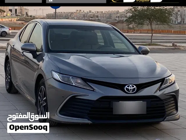 تويوتا كامري 2022 رمادي ستاندر