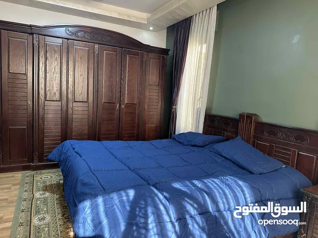 للبيع – غرفة نوم كاملة خشب طبيعي فخم