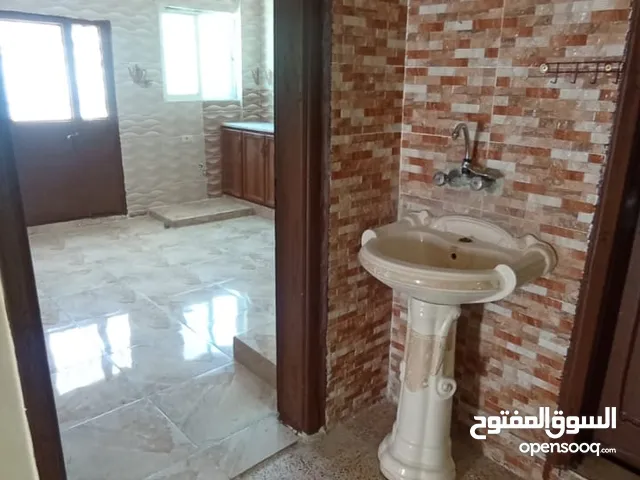120 m2 More than 6 bedrooms Townhouse for Rent in Al Karak Other