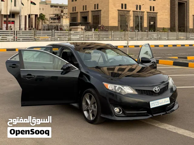 2014 تويوتا كامري SE