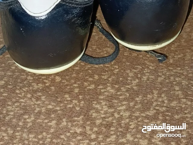 42 Sport Shoes in Zarqa