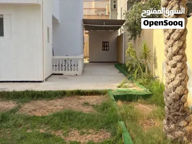 مبني للايجار الخدامي في السبعه يمشي مدرسه مقر عاملات او شركه