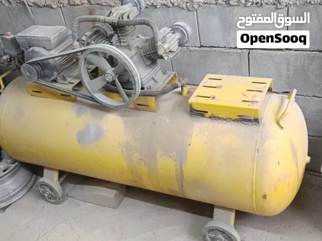 سلام عليكم كمبريسر 350لتر سنكل  5حصان 3 بساتم  كمبريسر نضيف جدا يتريس هواء يفصل مكان بصره  جزير