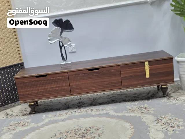 وفرنالكم ميز تلفاز انيق وعصري    القياسات:  العرض: 160 سم  العمق: 35 سم  الارتفاع: 45 سم