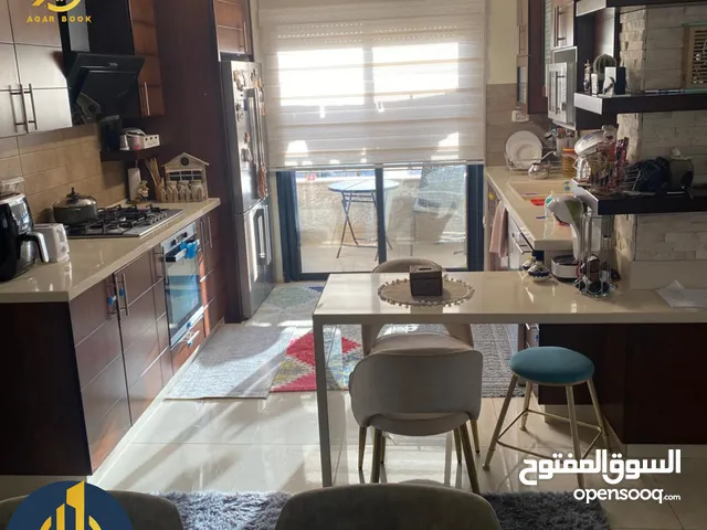 شقة مميزة للبيع بإطلالة رائعة