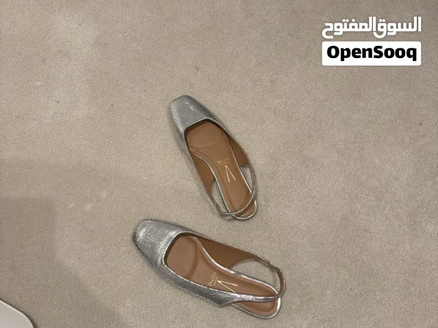 صندل فضي مريح