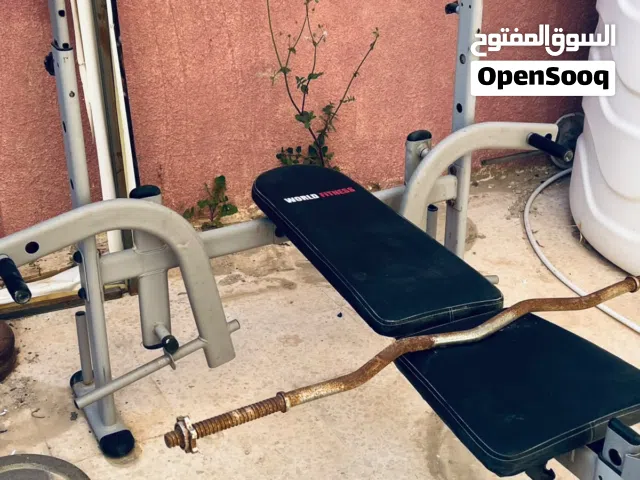 بنش عريض مع بارات وأوزان