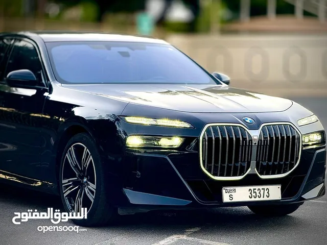 Bmw735i 2023/- رود كينجزللتاجير السيارات