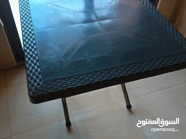 طاولة بلاستيك لون بني مع قاعدة جديدة