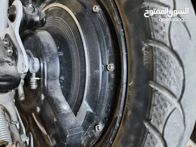 ملف وعقل وشاشة