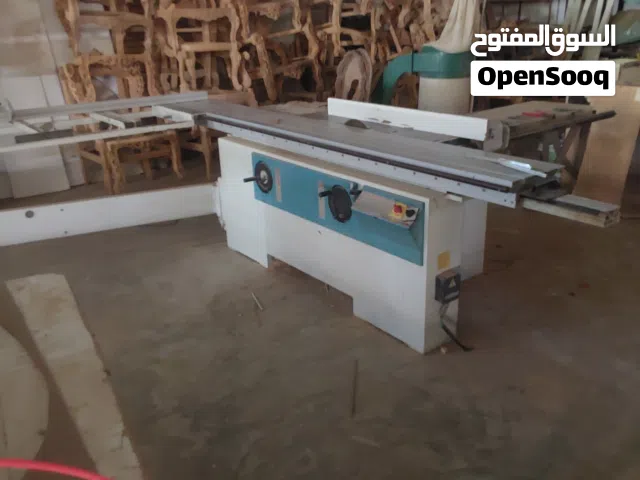 بيع. معدات. ورشه. نجاره. مكبس. للابواب. صنيه.  لقص الاخشاب  ماكينه. حليه. منشار. لتقطيع. الاخشاب.