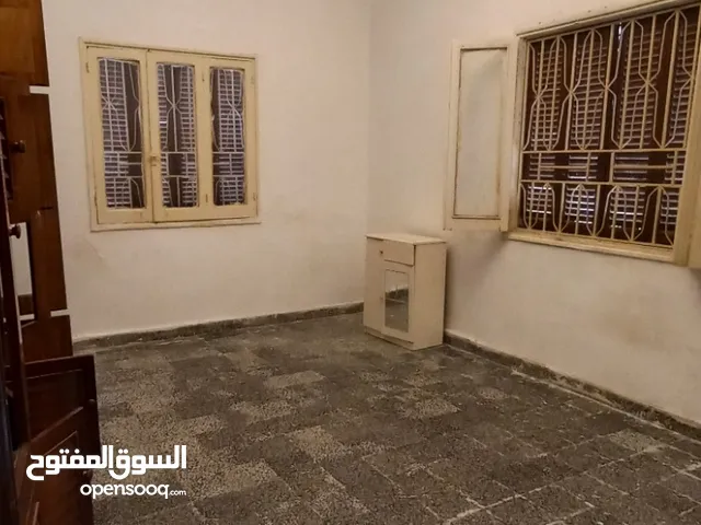 شقة ارضيه من غير فراش للايجار فشلوم سعر 1400 دينار