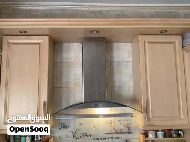 مطبخ خشب نوع ميبل ومعو رخامو وشفاط بحاله جيده جدا للبيع 550 دينار