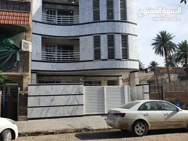 بناية حديثة للبيع في مكان مميز قرب جسر الصرافية على شارع عريض وقرب الشارع العام  ثلاث طوابق